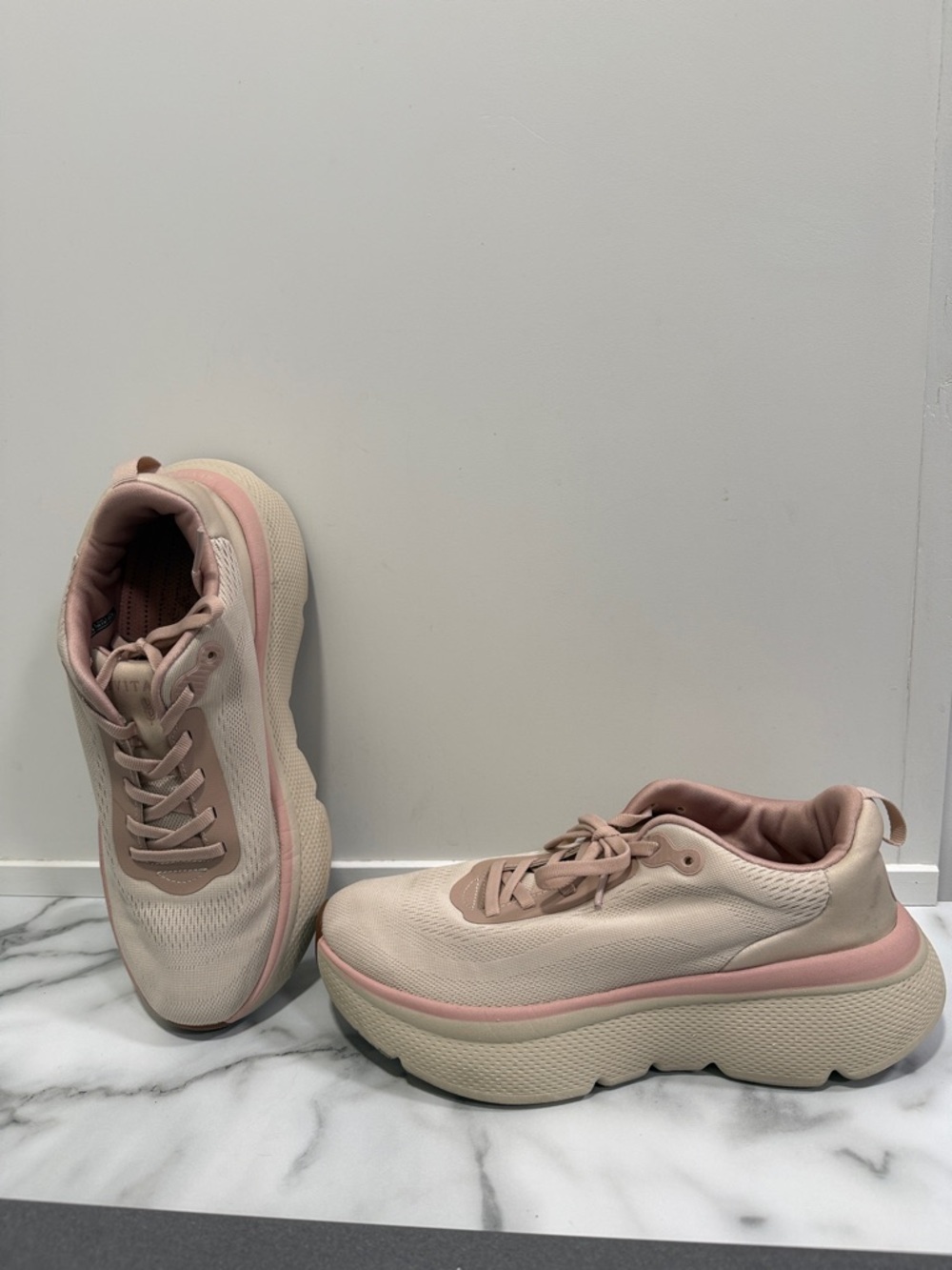 Revitalign Gaia Walking Sneakers Sand Shell Women’s size 8 B